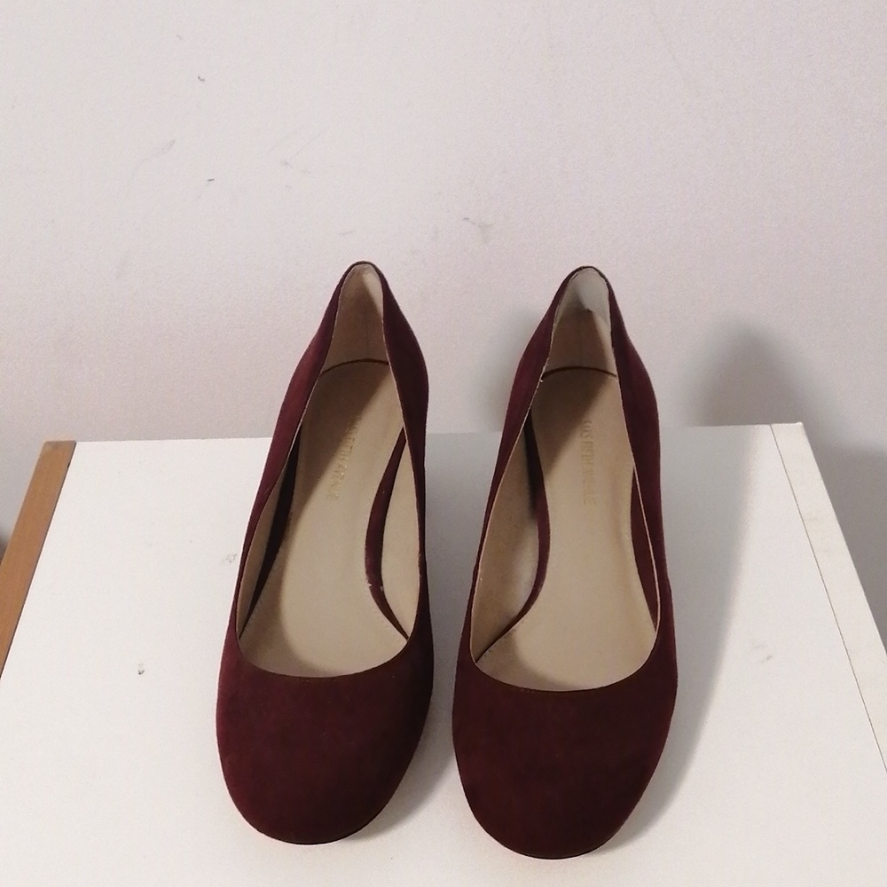 Saks Fith Avenue Burgundy Pump